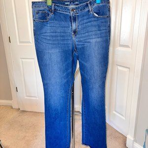 18L Old Navy Mid-Rise Kicker Boot Cut Jeans